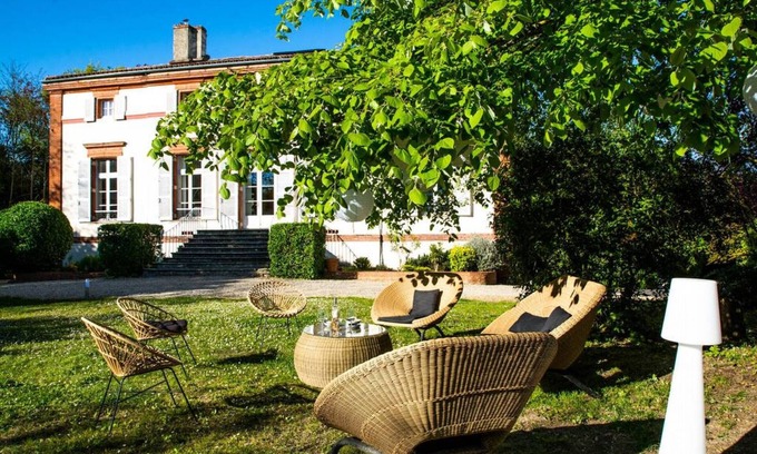 Quint-Fonsegrives Villa | Maison du Parc · Family country home with pool