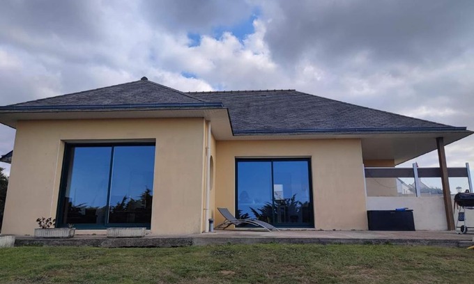 Plouarzel Villa | Maison du phare.