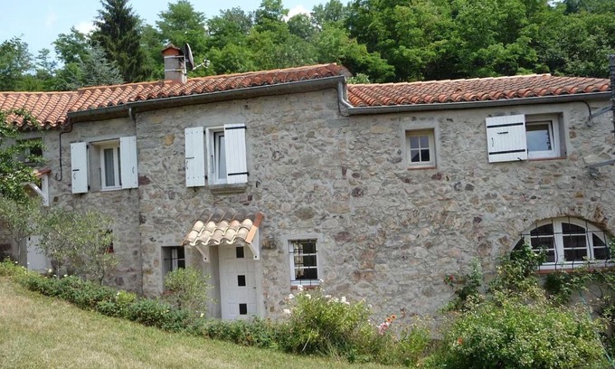 Saint-Laurent-de-Cerdans Apartment | maison en pierre dans un écrin de verdure
