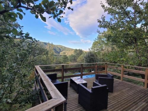 Planzolles House | Maison en pierre au cœur de l'Ardèche avec 4 lits, 2 chambres, 1 piscine hors sol
