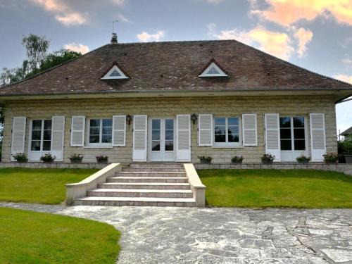 Senonches House | Maison en pierre rénovée, 3 chambres, jardin clos, équipée, calme et proche étang à Senonches - FR-1-581-36