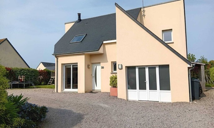 Saint-Hilaire-Petitville House | Maison Familiale au Coeur des Événements du D-day