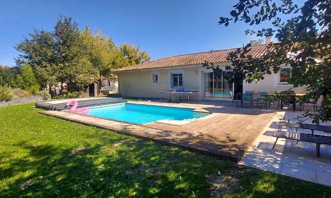 Le Barp House | Maison familiale au calme avec piscine securisee