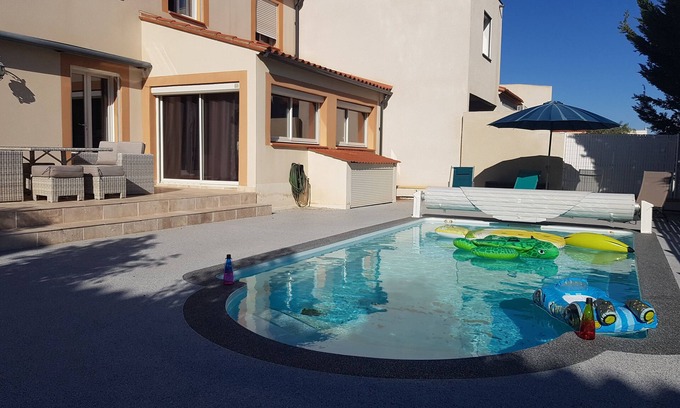 Pollestres House | Maison Familiale: Piscine/home Cinéma/jaccuzi à 20 mn des Plages!