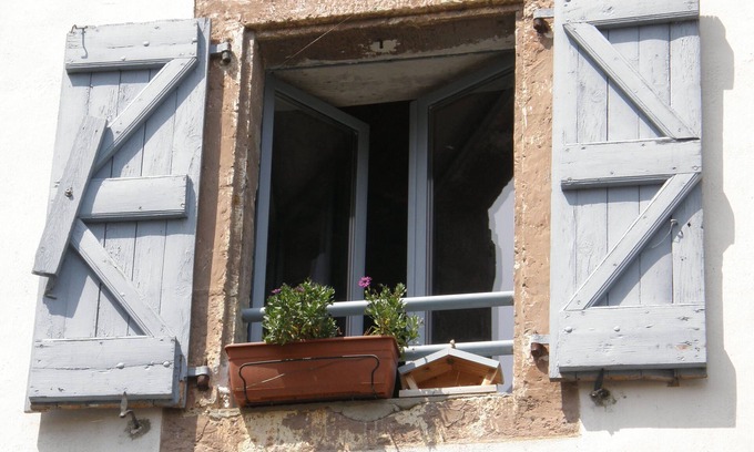 Aiguelèze House | Maison Felix is an idyllic 18th century cottage at the foot of Cordes sur Ciel