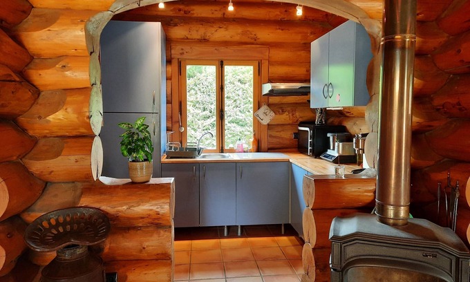 Chateauneuf-de-Bordette House | Maison de Charme Avec Piscine sur Grand Terrain