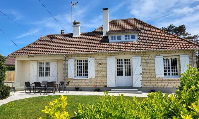 Merville-Franceville-Plage House | Maison Familiale, Plage à 250m, Calme, Jardin, Terrasse, WIFI - FR-1-465-75