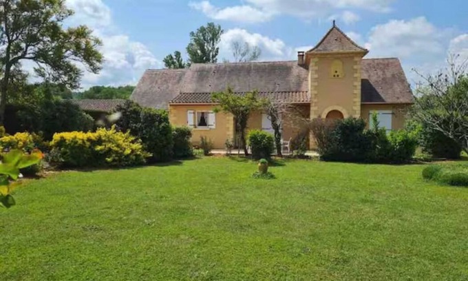 Saint-Martial-de-Nabirat House | Maison Piscine Chauffée et Spa Saint-martial-de-nabirat