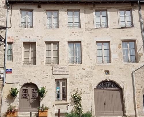Saint-Leonard-de-Noblat Bed & Breakfast | Maison gay lussac
