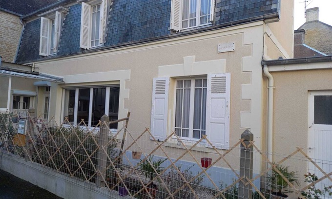 Saint-Regnobert-de-la-Cote-de-Nacre House | Maison Indépendante de 4 Chambres ,située Dans le Carré or de St-aubin-sur-mer