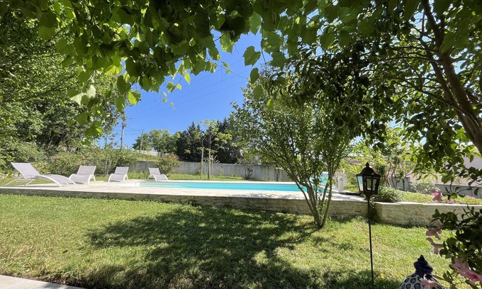 Monteils House | Maison Individuelle Climatisée Avec Piscine au Calme Dans Petit Village