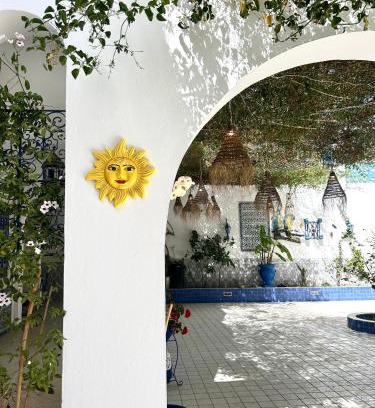 Tantana Villa | maison l'Hirondelle chat mariem