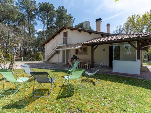 Parentis-en-Born House | Maison landaise rénovée, 6 pers: proche lac, plage, surf, jardin, terrasse, vélos et ménage inclus - FR-1-319-545