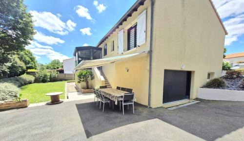 Tiffauges Apartment | Maison Le Baron 13pers Tiffauges proche Puy du Fou