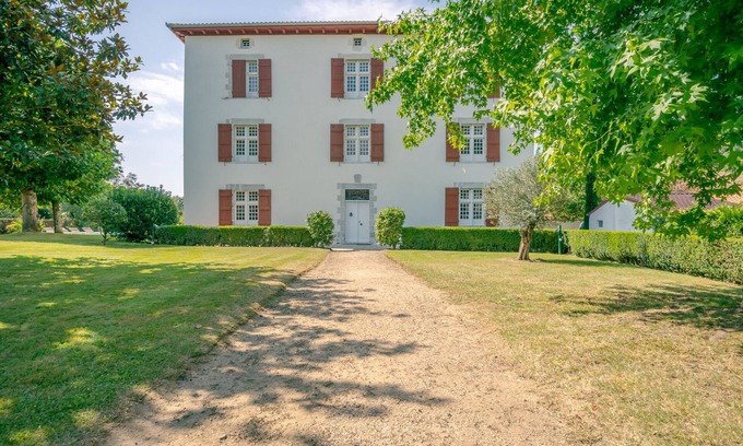 Cambo-les-Bains House | Maison Luroa, The Basque soul in the heart of the ocean and the mountains