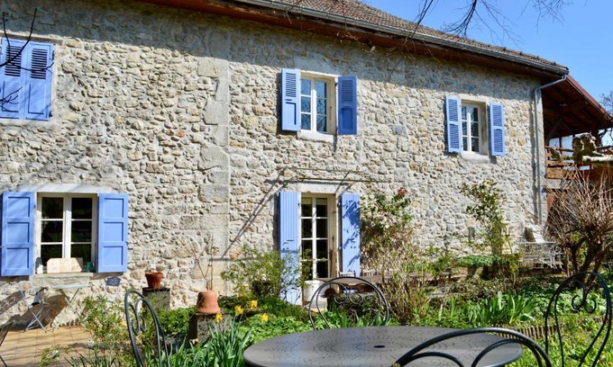 Saint-Pierre-de-Curtille Bed & Breakfast | Maison Maliga J&G House