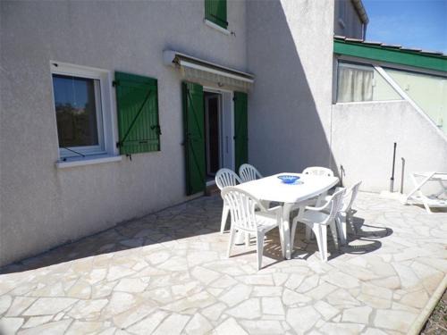 Marseillan Plage House | Maison mitoyenne duplex avec terrasse, garage et parking, proche plage, équipée pour 4 à 6 personnes - FR-1-326-385