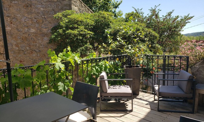 Fabrezan Bed & Breakfast | Maison Nolia : Chambre Madras 2 Personnes Dans Maison de Maître