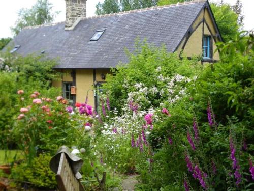 Sainte-Opportune House | Maison Normande avec Jardin, Terrasse et WIFI Inclus - FR-1-497-220
