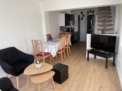 Saint-Hilaire-de-Riez House | Maison plein centre-ville ménage inclus