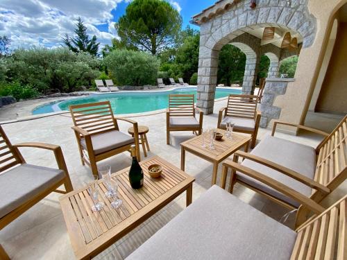 Ruoms House | Maison pour 12p, piscine à débordement chauffée d'avril à octobre inclus