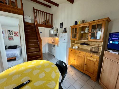 Saint-Vincent-sur-Jard House | Maison proche de la mer avec Piscine