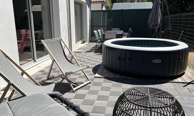 Jard-sur-Mer House | Maison Récente Avec Jacuzzi à 800 m de la Plage