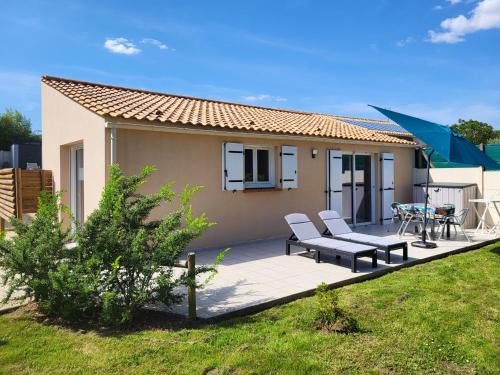 Saint-Vincent-sur-Jard House | Maison rénovée avec jardin partagé de 2000m² à 1,3 km de la plage Clemenceau, idéale pour 4 personnes - FR-1-426-510