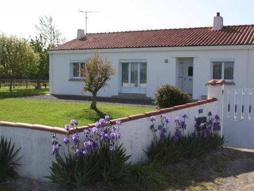 Chateau-d'Olonne House | Maison rénovée avec grand jardin, proche des Sables-d'Olonne, 4 chambres, terrasse et Wifi - FR-1-426-187