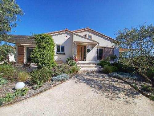 Saint-Laurent-des-Arbres House | Maison spacieuse avec piscine pour 4 à 8 personnes