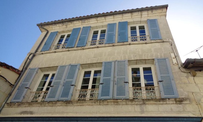 Aubeterre-sur-Dronne Apartment | Maison Saint Jacques