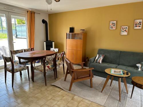 Chablis House | Maison Seventies climatisée, parking privé