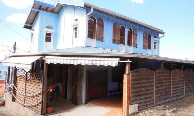 Le Carbet House | maison située dans un petit village de pecheur