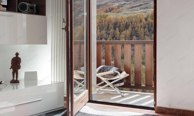 Cervinia Apartment | Maison Skis Aux Pieds - Ski-in/ski-out with balcony, garage, ski desposit