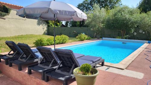Saint-Bonnet-sur-Gironde House | Maison Spacieuse & Piscine