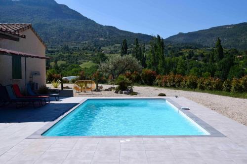 La Roche-sur-le-Buis House | Maison spacieuse à La Roche-sur-le-Buis avec piscine privée 150 m²