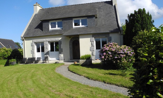 Plouarzel House | Maison Spacieuse à Plouarzel Proche des Commerces et à 3 km des Plages
