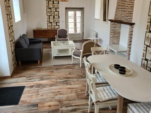 Loury House | Maison spacieuse avec jardin privatif, idéale pour 6, proche Orléans et Châteaux de la Loire - FR-1-590-236
