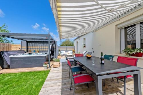 Lannilis House | Maison spacieuse avec spa , sauna au pays des Abers ,10 min des plages Bretagne
