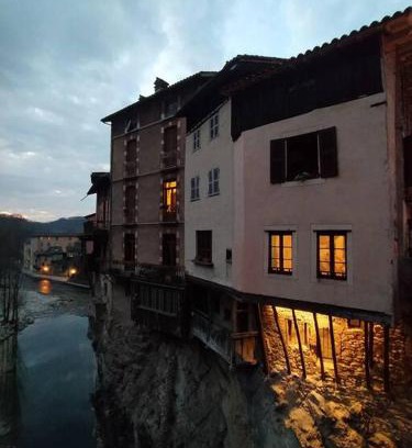 Pont-en-Royans House | Maison suspendue avec jacuzzi privatif