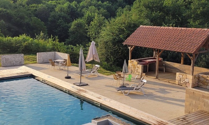 Saint-Cernin-de-lHerm House | Maison Tiny Bwa – Stay in a Peaceful Charming Stone House with Pool and Nature