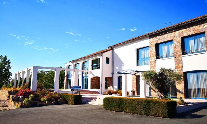Saint-Laurent-sur-Sevre Hotel | Maison Toussaint
