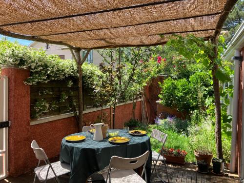 Chateauvert House | Maison Valence petit jardin