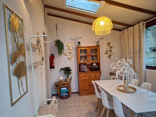 Saint-Cyran-du-Jambot House | maison village 4 chambres 30 minutes du zoo de beauval