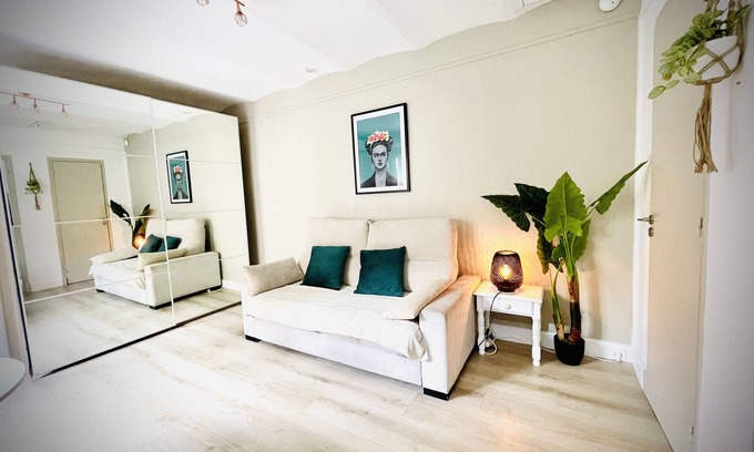 Le Suquet House | Maisonette bas Suquet with quiet terrace, 200m from the beaches, near the Palace