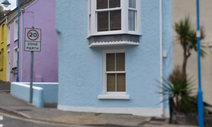 Saundersfoot Condo | Maisonette in Saundersfoot - just 100yds from Saundersfoot's Blue Flag Beach.