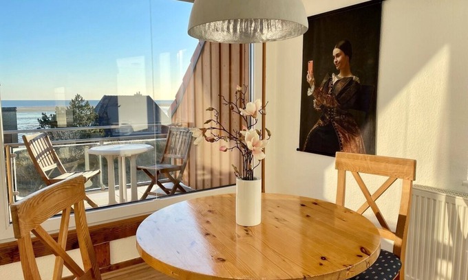 Wittduen Apartment | Maisonettewohnung mit Einem Gigantischen Blick Auf's Meer und den Amrumer Leuchtturm, das Erwartet Sie in der Ferienwohnung "brandung" in Wittdün auf Amrum!