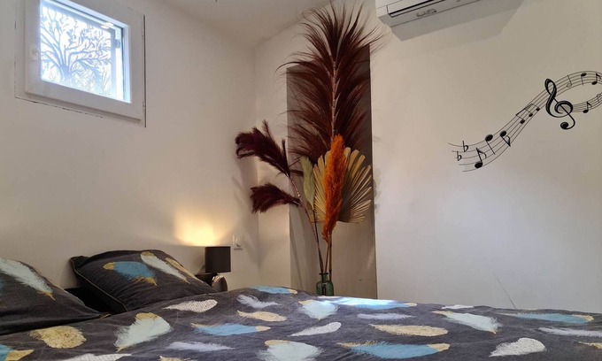 Trets Apartment | Maisonnette 40 m2 with terrace swimming pool view Ste Victoire parking