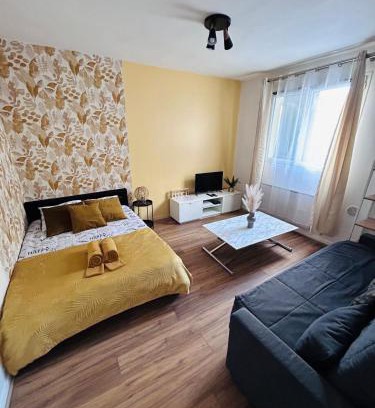 La Chapelle-en-Serval Apartment | Maisonnette STUDIO Parc Astérix I ROISSY CDG I CHATEAU DE CHANTILLY I PARIS