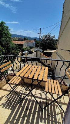 Saint-Barnabe Apartment | Maisonnette rénovée avec cour, clim et métro à 5 min